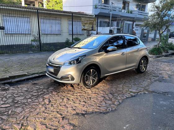 PEUGEOT 208 1.6 GRIFFE 16V FLEX 4P AUTOMÁTICO PEUGEOT 208 1.6 GRIFFE 16V FLEX 4P AUTOMÁTICO